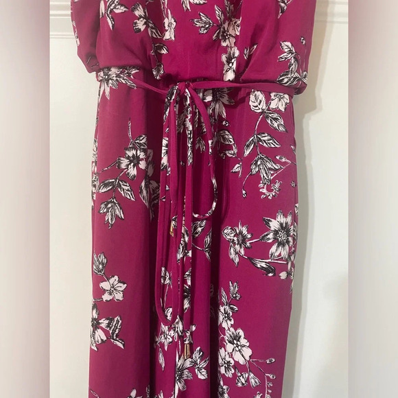 NWOT Maggy London High Neck Floral Pattern Jumpsuit in size 4 - Picture 7 of 10
